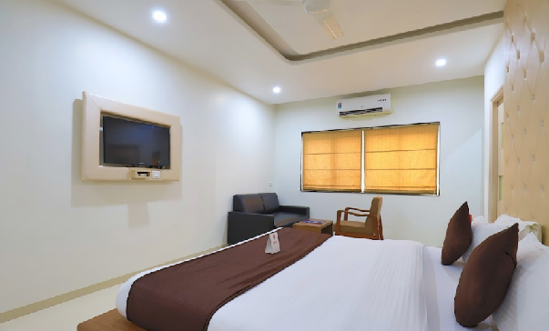 HOTEL RVG   Best Budget Hotels | Hotels For Stay | Comfortable Hotels | Top 10 Hotels in Vadodara | Deluxe Room 